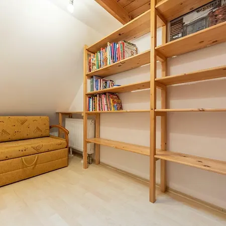 Romanticke V Podkrovi Idealne Pre Pary Alebo Rodinku-self Check 布拉迪斯拉发