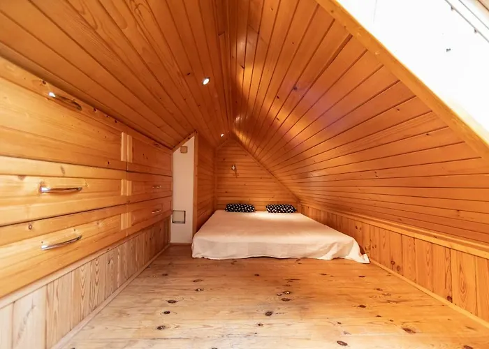 Romantic Attic Retreat Apartmán