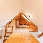 Apartment Romantic Attic Retreat *